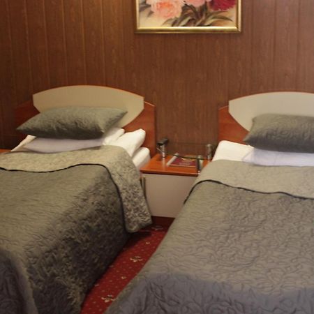 Kaiser Hotel Чернивци Екстериор снимка