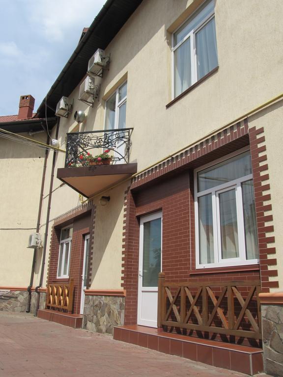 Kaiser Hotel Чернивци Екстериор снимка