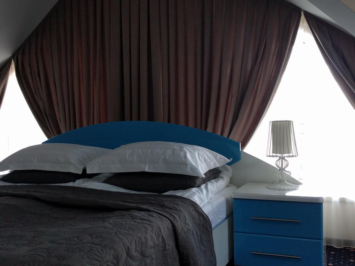 Kaiser Hotel Чернивци Екстериор снимка