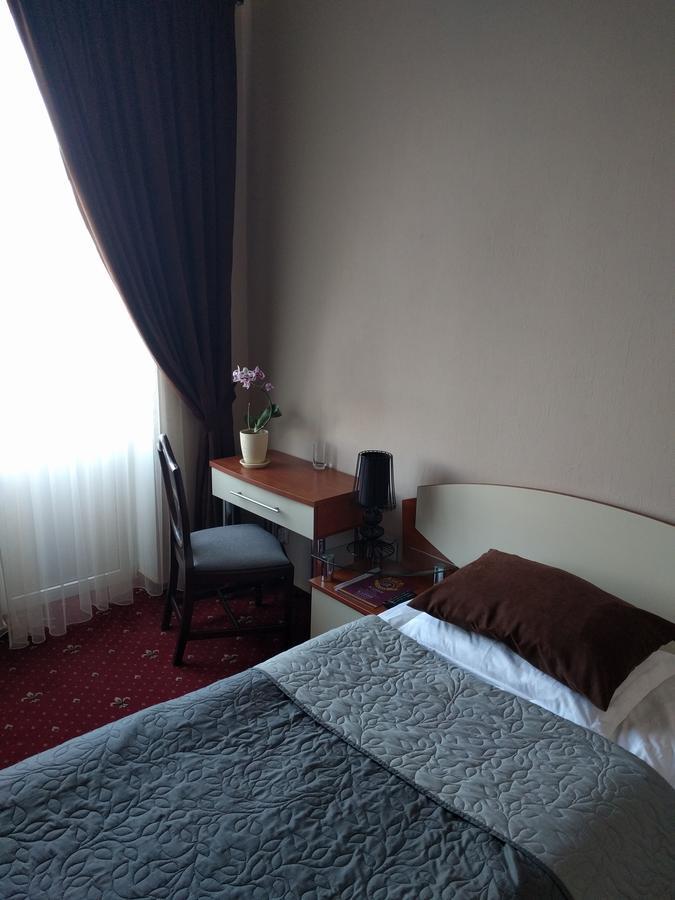 Kaiser Hotel Чернивци Екстериор снимка